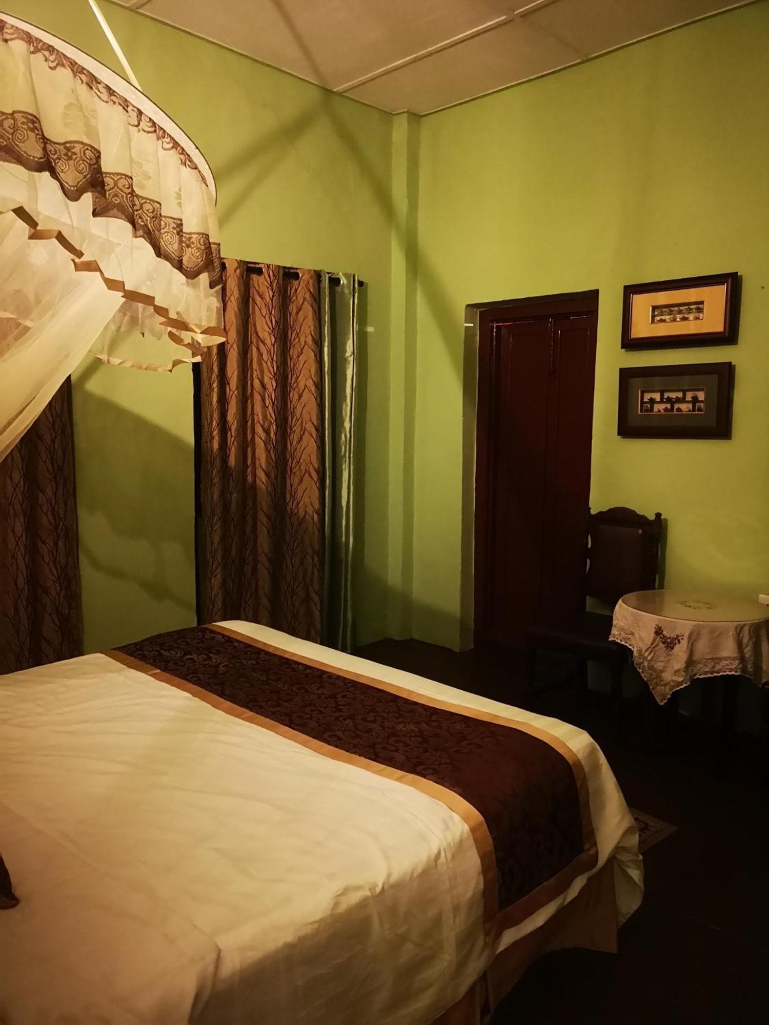 Vintage House Hotel George Town Room photo